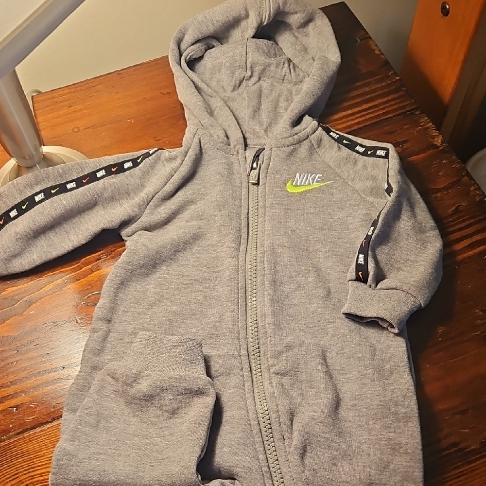 NWOT Nike Gray Infant hooded Romper with Neon Green Logo